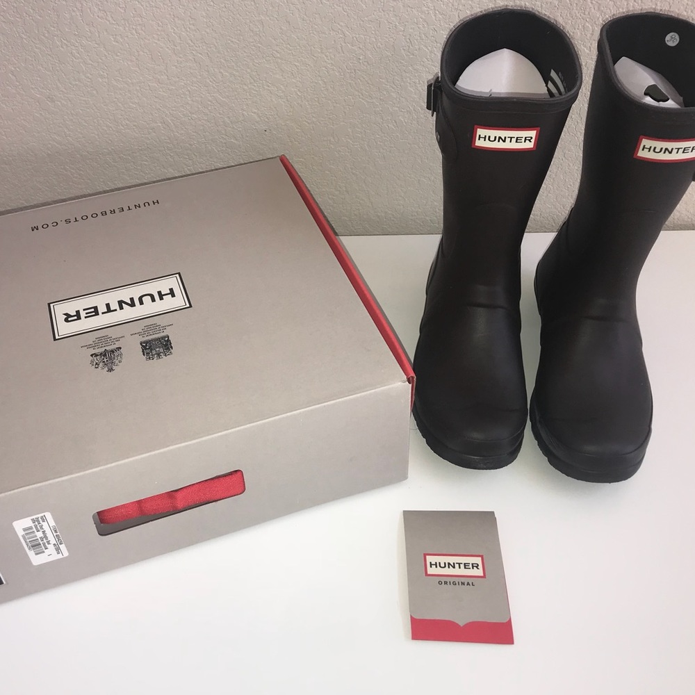Short Hunter rain boots dark brown size 7